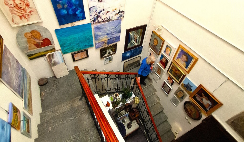 Mariella Convertini Arosio nella sua casa studio